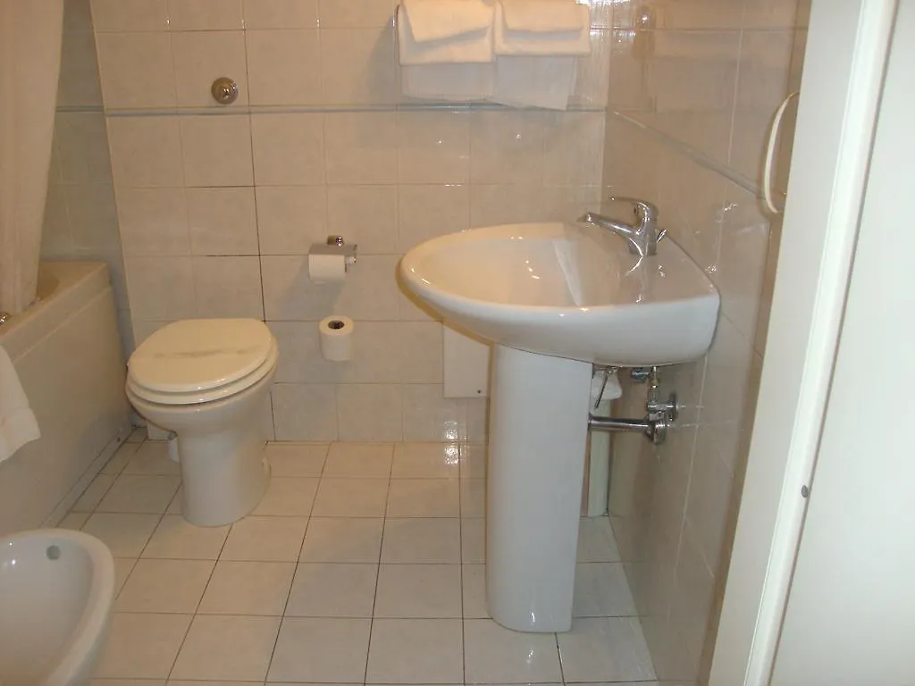 Hotel Primus Roma 3*, Rome